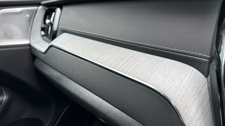 Volvo XC60 2.0 T8 [455] PHEV Ultra Dark 5dr AWD Geartronic Estate